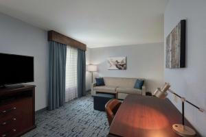 TV a/nebo společenská místnost v ubytování Homewood Suites by Hilton Fort Collins