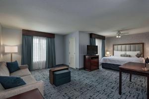 Postel nebo postele na pokoji v ubytování Homewood Suites by Hilton Fort Collins