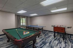Biliár nebo kulečník v ubytování Homewood Suites by Hilton Fort Collins
