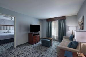 TV a/nebo společenská místnost v ubytování Homewood Suites by Hilton Fort Collins