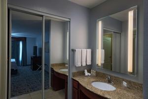 Koupelna v ubytování Homewood Suites by Hilton Fort Collins