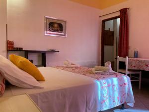 A bed or beds in a room at Un Nido Tra Mare e Monti