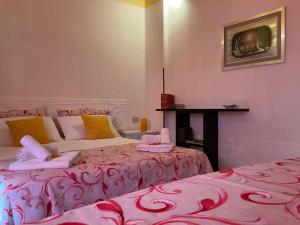 A bed or beds in a room at Un Nido Tra Mare e Monti