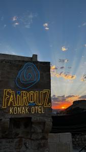 una señal de famu z kombucha en Fairouz Konak Otel, en Mardin