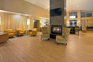 a lobby with chairs and a fireplace in a hotel at Hampton Inn & Suites Cleveland-Independence in Independence