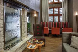 Hampton Inn & Suites Austin Cedar Park-Lakeline的休息区
