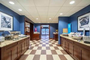 Cucina o angolo cottura di Hampton Inn Fishkill