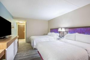 Letto o letti in una camera di Hampton Inn Fishkill