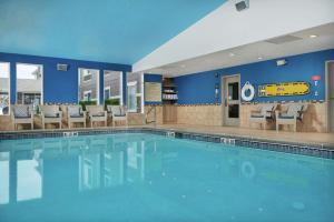 a swimming pool in a hotel with chairs and tables at Hampton Inn Helena in Helena