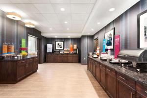 a lobby with a hair salon with a hair dryer at Hampton Inn by Hilton Kennewick at Southridge in Kennewick