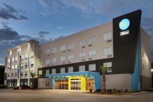 a hotel with a sign on the front of it at Tru By Hilton Lake Charles in Lake Charles