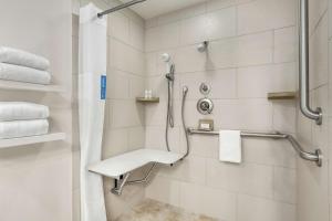 Hampton by Hilton Oklahoma City I-40 East- Tinker AFB的一间浴室