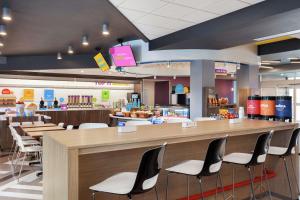 Restaurace v ubytování Tru By Hilton Lake Charles