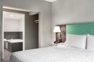 Hampton by Hilton Oklahoma City I-40 East- Tinker AFB客房内的一张或多张床位