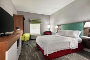 Hampton by Hilton Oklahoma City I-40 East- Tinker AFB的电视和/或娱乐中心