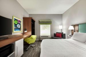 Hampton by Hilton Oklahoma City I-40 East- Tinker AFB客房内的一张或多张床位