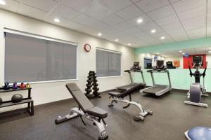 Fitness centrum a/nebo fitness zařízení v ubytování Tru By Hilton Lake Charles