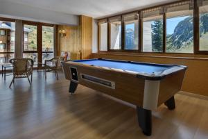 Biliár nebo kulečník v ubytování Hotel Edelweiss Candanchú