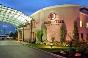 a building with the dothridge hotel sign on it at DoubleTree by Hilton Buffalo-Amherst in Amherst