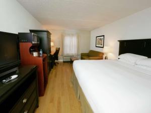Ένα ή περισσότερα κρεβάτια σε δωμάτιο στο DoubleTree by Hilton Buffalo-Amherst