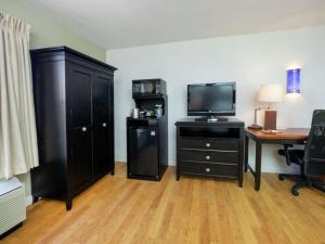 Η κουζίνα ή μικρή κουζίνα στο DoubleTree by Hilton Buffalo-Amherst