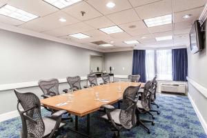 孟菲斯希尔顿逸林酒店商务区和/或会议室