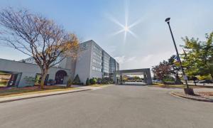 an empty street in front of a building at Embassy Suites by Hilton Milwaukee Brookfield in Brookfield