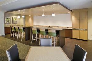 南诺特希尔顿逸林酒店 餐厅或其他用餐的地方
