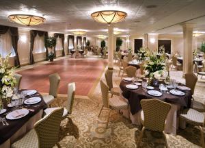 Restaurace v ubytování DoubleTree by Hilton Nanuet + 31 fotografií