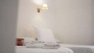 A bed or beds in a room at Hotel Atalayas Zafra