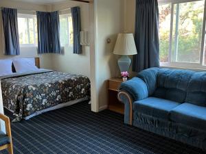 Postel nebo postele na pokoji v ubytování Marco Polo Motel