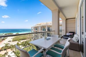 Gallery image of Teal View Two-bedroom condo in Palm-Eagle Beach