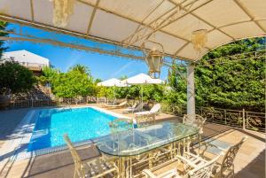 Πισίνα στο ή κοντά στο Villa Golden Tiara