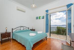A bed or beds in a room at Villa Sofia