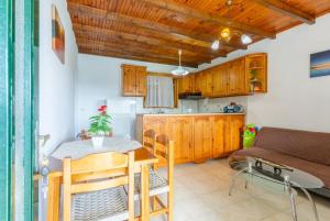 A kitchen or kitchenette at Villa Sofia