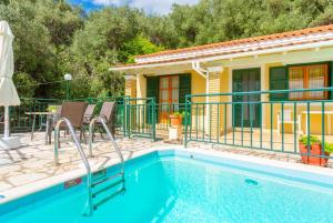 The swimming pool at or close to Villa Sofia