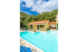 The swimming pool at or close to Villa Sofia