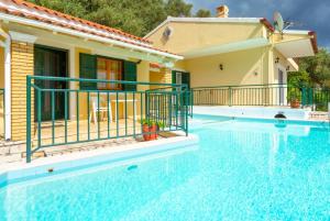 The swimming pool at or close to Villa Sofia