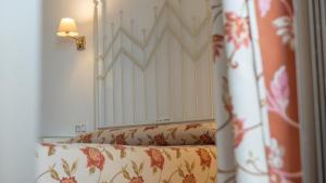 A bed or beds in a room at Hotel Atalayas Zafra