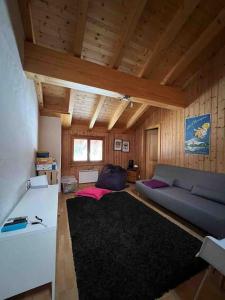 Un pat sau paturi într-o cameră la Châlet Champex-lac