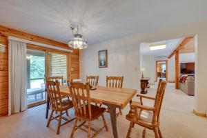 Φωτογραφία από το άλμπουμ του Pet-Friendly Conway Cabin about 5 to Campton Mountain! σε Thornton