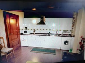 Una cocina o zona de cocina en Apartamentos Rurales Larrago