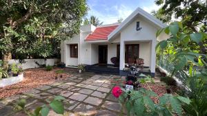 Κήπος έξω από το Beautiful village house with all facilities.