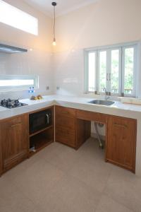 Kuchyň nebo kuchyňský kout v ubytování Donguri House Bali