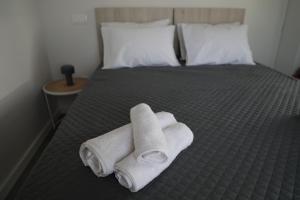 Кровать или кровати в номере Serendipity Living