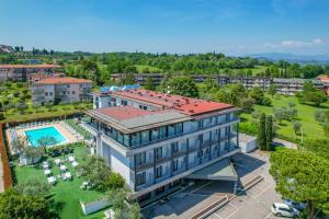 Bazén v ubytovaní Hotel Oliveto alebo v jeho blízkosti