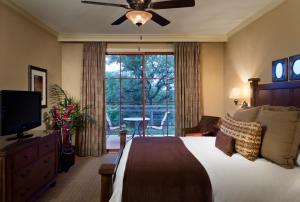 a bedroom with a bed with a ceiling fan and a window at Hyatt Vacation Club at Wild Oak Ranch in San Antonio