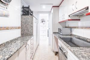A kitchen or kitchenette at Los Gemelos 21-B Apartment Levante Beach