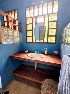 Vonios kambarys apgyvendinimo įstaigoje Casa Osos Caribeños a solo 400 mts de la playa