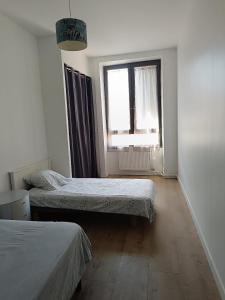 Fotografia z galérie ubytovania logement 5 personnes proche CV et parking privé v destinácii Saint-Étienne